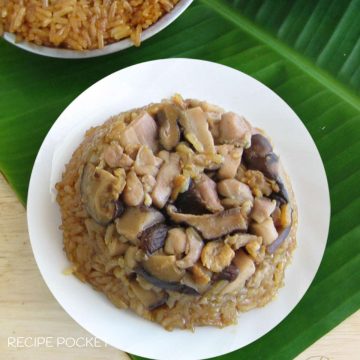 A plate of sticky chicken rice.
