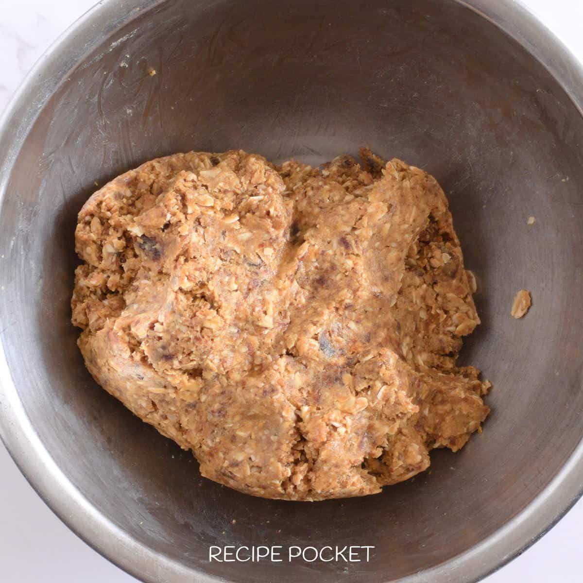 Image showing what the peanut butter and oatmeal mixture should look like before shaping into balls.